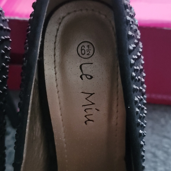 Shoes - Picture 3 of 4